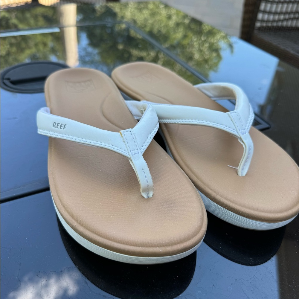 Reef White and Tan Cushion Cloud Sandals